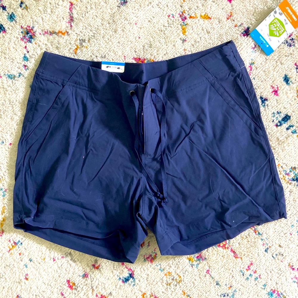 Columbia Active Fit size 12 Court short in dark blue